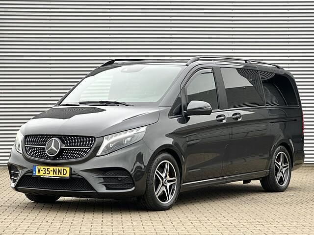 Grijs Gebruikt 2023 Mercedes V300 AMG line MPV | € 61.950 (Super prijs) - Afbeelding 1/4