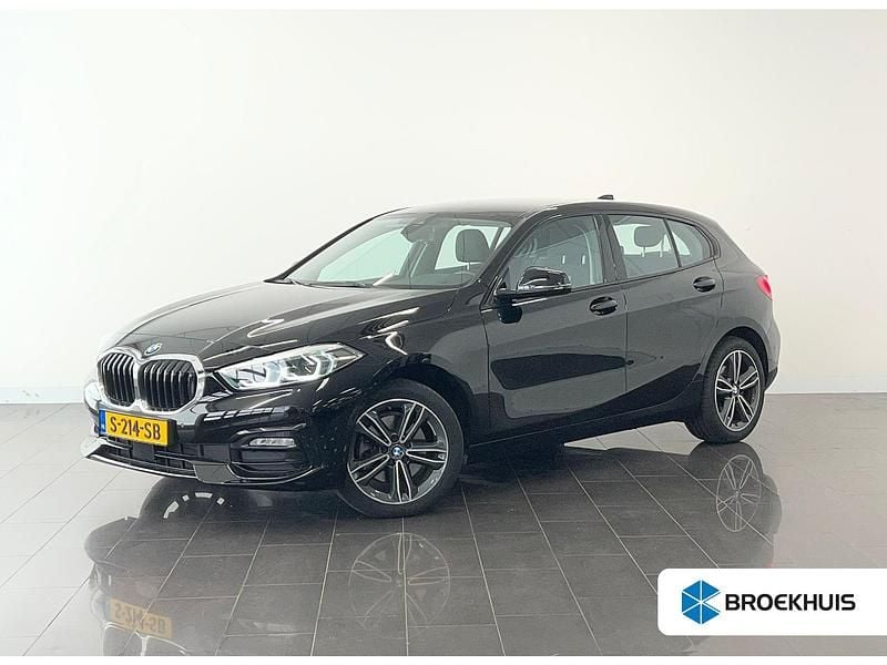 Zwart Gebruikt 2023 BMW 118 Hatchback | € 26.945 (Eerlijke prijs) - Afbeelding 1/4