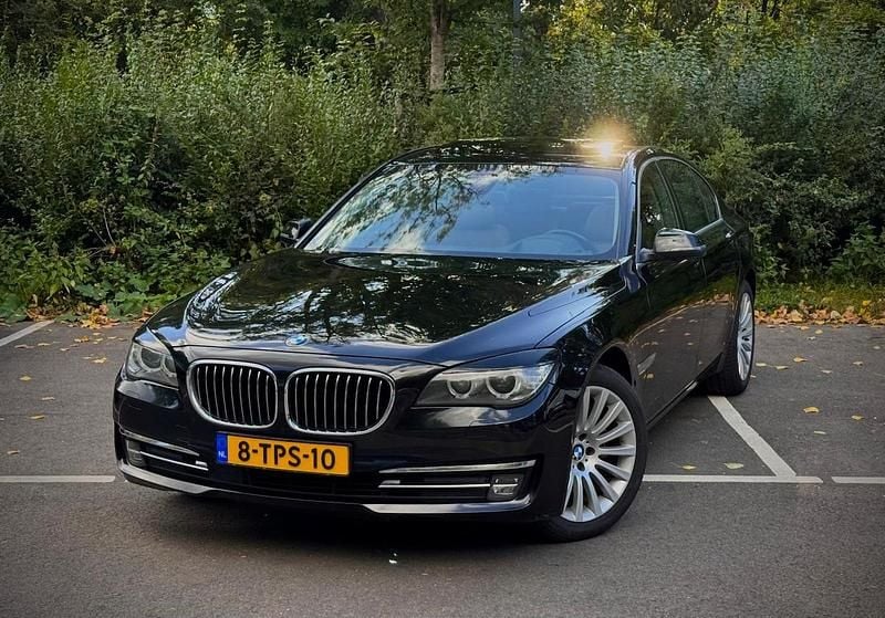 Zwart Gebruikt 2013 BMW 730 Executive Sedan | € 14.500 (Eerlijke prijs) - Afbeelding 1/4