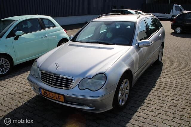 Grijs Gebruikt 2003 Mercedes C240 Avantgarde Stationwagen | € 1.250 (Super prijs) - Afbeelding 1/4