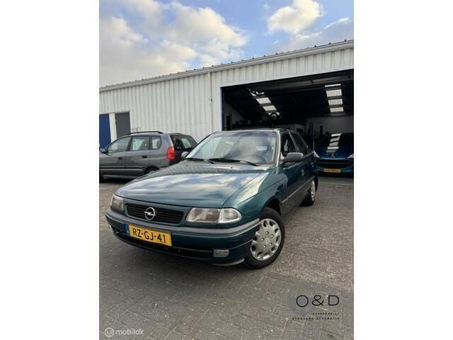 Groen Gebruikt 1997 Opel Astra Hatchback | € 1.000 - Afbeelding 1/4