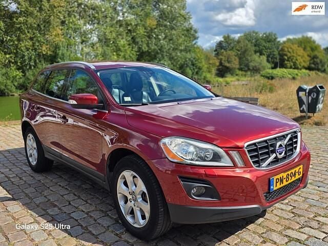 Rood Gebruikt 2010 Volvo XC60 R-Design SUV | € 11.499 (Goede deal) - Afbeelding 1/4