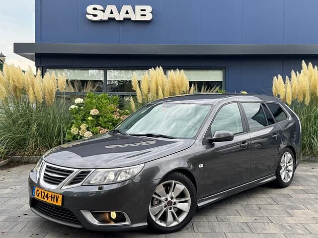 Grijs Gebruikt 2009 Saab 9-3 Aero Stationwagen | € 4.490 (Eerlijke prijs) - Afbeelding 1/4