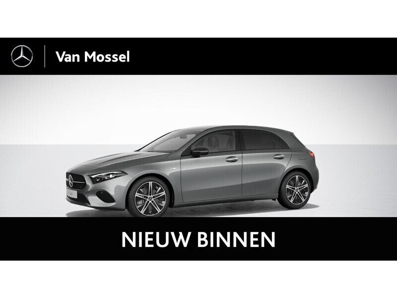 Zilver Nieuw 2025 Mercedes A250 Luxury Hatchback | € 49.952 - Afbeelding 1/3