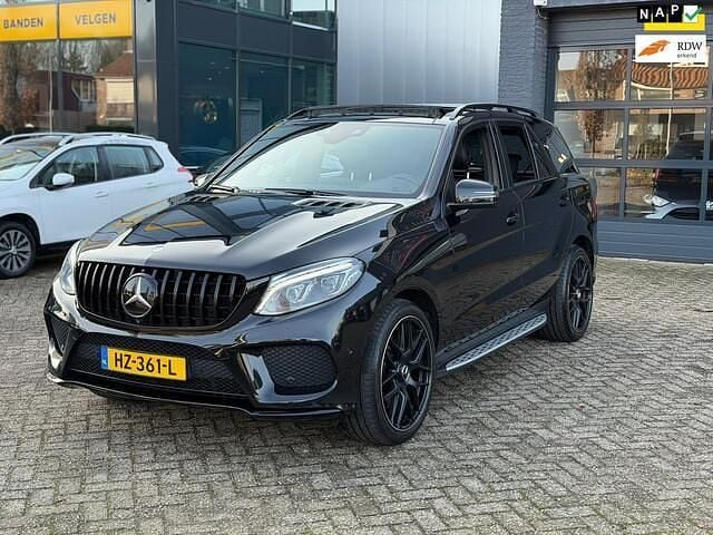 Zwart (metallic) Occasion 2016 Mercedes GLE400 AMG SUV | € 42.000 (Eerlijke prijs) - Afbeelding 1/4