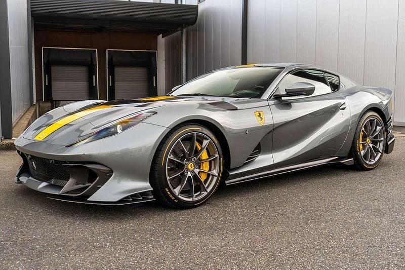 Grijs Nieuw 2025 Ferrari 812 Coupé | € 1.693.950 - Afbeelding 1/4