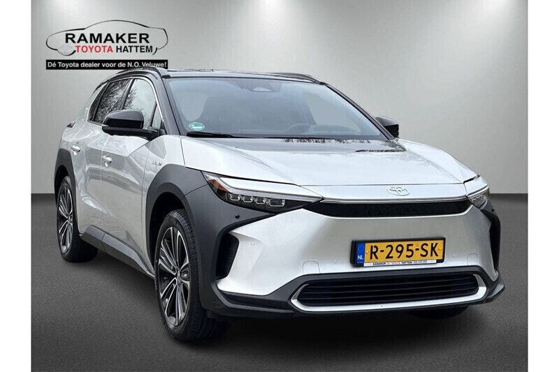 Grijs Gebruikt 2022 Toyota bZ4X Premium SUV | € 38.401 (Eerlijke prijs) - Afbeelding 1/1
