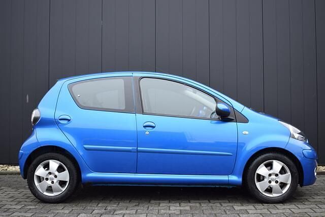 Occasion Toyota Aygo 68 PK (50 kW) 2010 Blauw Hatchback