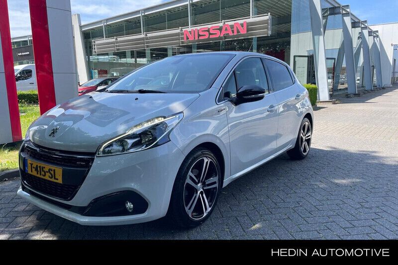 Wit Gebruikt 2018 Peugeot 208 GT-line Hatchback | € 10.250 (Eerlijke prijs) - Afbeelding 1/4