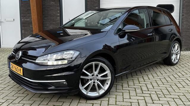 Zwart Gebruikt 2017 VW Golf VII Comfortline Hatchback | € 10.950 (Eerlijke prijs) - Afbeelding 1/4