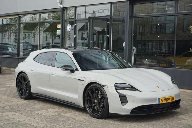 Grijs Gebruikt 2023 Porsche Taycan Sport Turismo Stationwagen | € 89.980 - Afbeelding 1/4