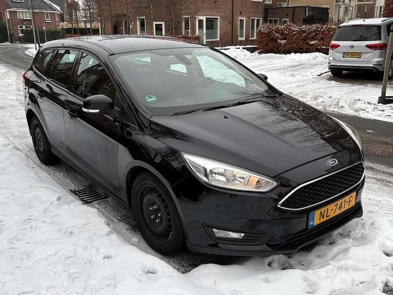 Zwart Occasion 2017 Ford Focus Stationwagen | € 3.975 (Super prijs) - Afbeelding 1/4