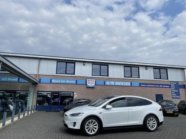 Wit, metallic lak Gebruikt 2018 Tesla Model X SUV | € 32.950 (Duur) - Afbeelding 1/4