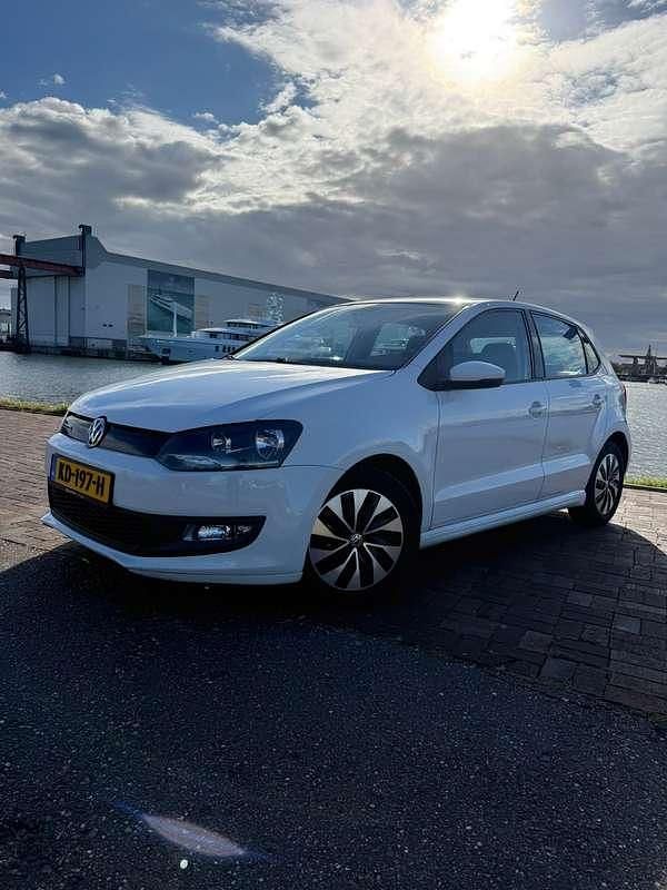Wit Gebruikt 2016 VW Polo Hatchback | € 7.000 (Eerlijke prijs) - Afbeelding 1/4