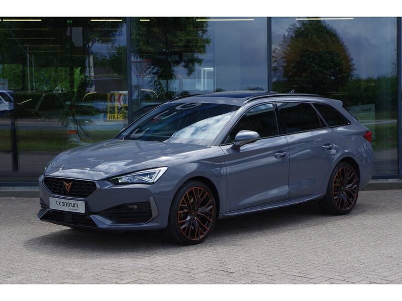 Grijs, metallic lak Gebruikt 2021 Cupra Leon VZ Stationwagen | € 28.450 (Iets duurder) - Afbeelding 1/4