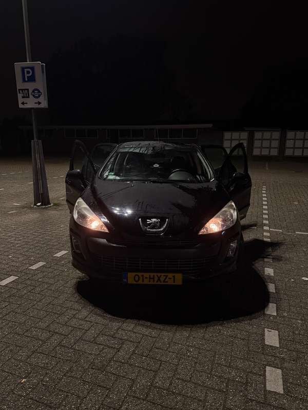 Zwart Gebruikt 2009 Peugeot 308 Style Hatchback | € 1.999 (Goede deal) - Afbeelding 1/4