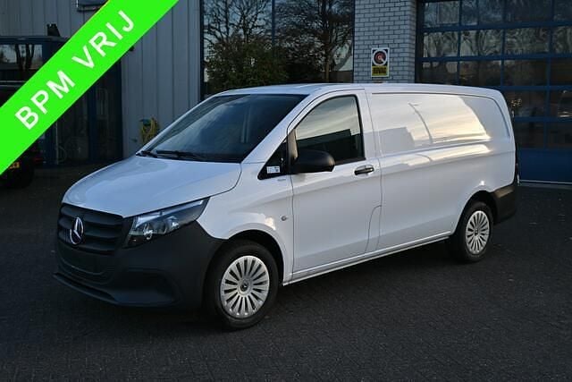 Wit Gebruikt 2024 Mercedes Vito Van | € 34.950 (Eerlijke prijs) - Afbeelding 1/4