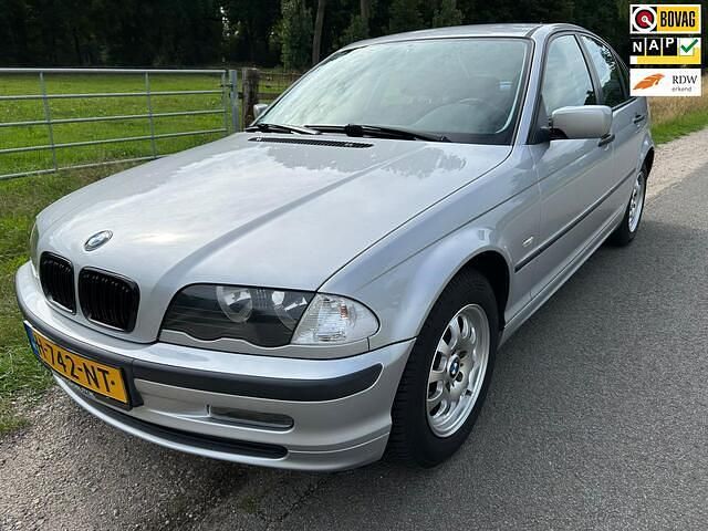 Grijs Gebruikt 1998 BMW 318 Executive Sedan | € 4.950 (Duur) - Afbeelding 1/4