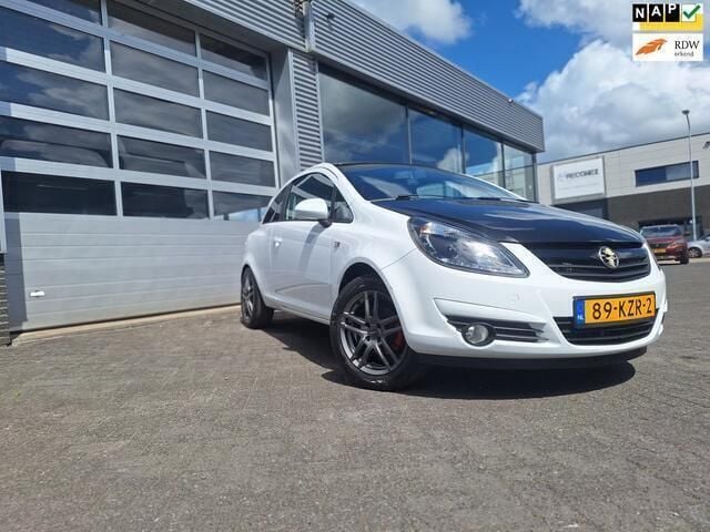 Wit Gebruikt 2010 Opel Corsa Color Edition Hatchback | € 2.999 (Goede deal) - Afbeelding 1/4