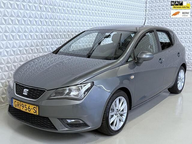 Grijs (metallic) Occasion 2015 Seat Ibiza Style Hatchback | € 1.999 - Afbeelding 1/4