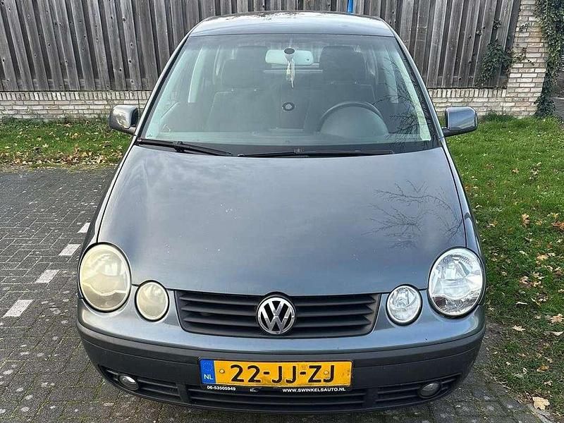 Groen Occasion 2002 VW Polo Highline Hatchback | € 1.150 (Eerlijke prijs) - Afbeelding 1/4