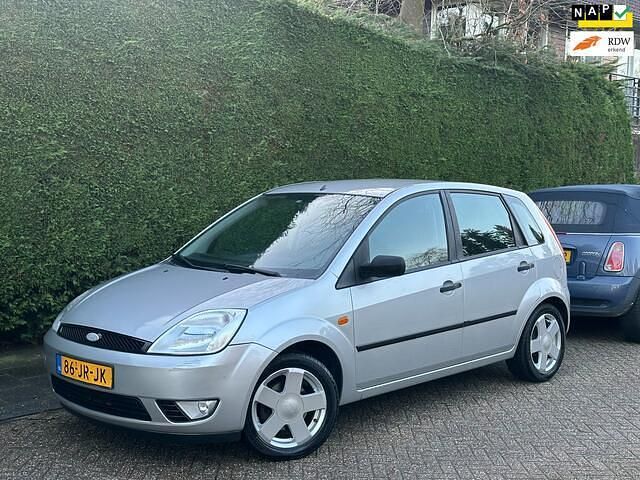 Occasion Ford Fiesta 80 PK (58 kW) 2002 Grijs (metallic) Hatchback