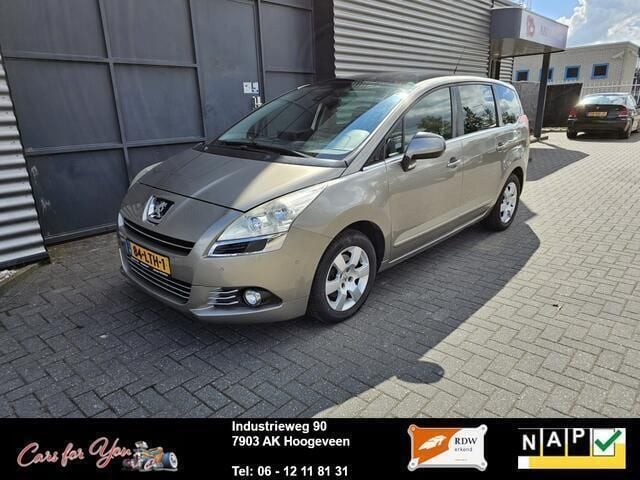 Grijs Gebruikt 2010 Peugeot 5008 MPV | € 1.650 (Super prijs) - Afbeelding 1/4