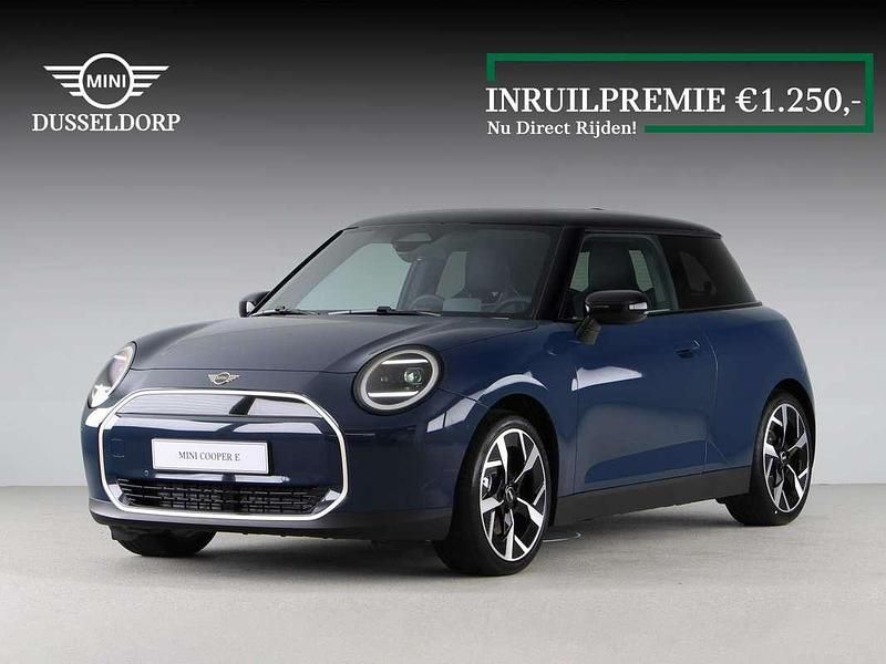 Blauw Nieuw 2025 Mini Cooper Favoured Hatchback | € 39.490 (Eerlijke prijs) - Afbeelding 1/4