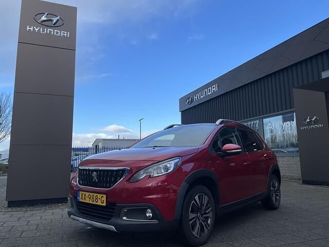 Rood (metallic) Gebruikt 2019 Peugeot 2008 Allure SUV | € 13.995 (Eerlijke prijs) - Afbeelding 1/4