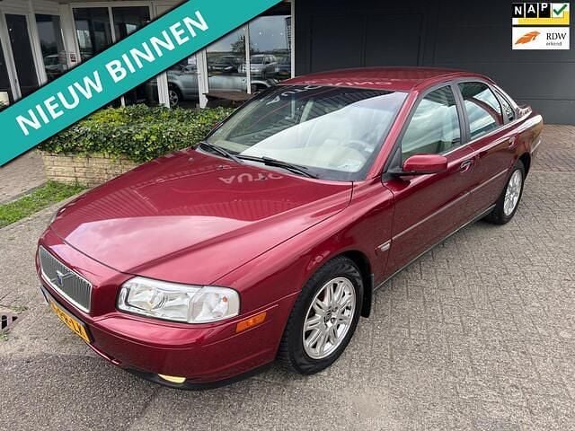 Rood Gebruikt 2004 Volvo S80 Momentum Sedan | € 1.945 (Eerlijke prijs) - Afbeelding 1/4