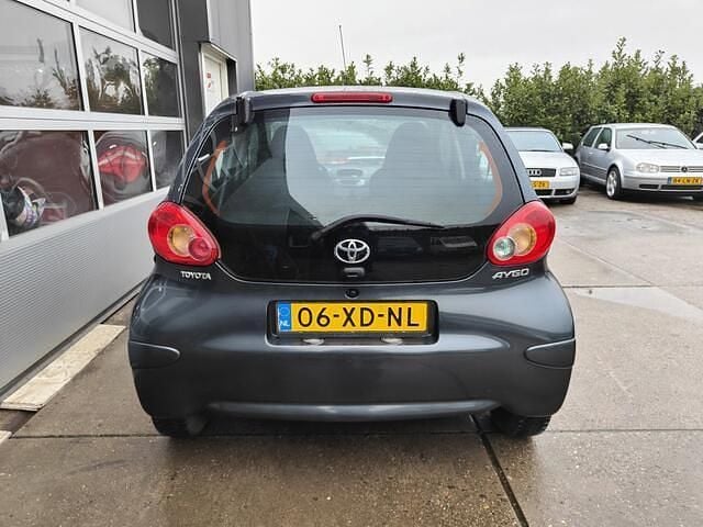 Occasion Toyota Aygo 68 PK (50 kW) 2007 Grijs Hatchback