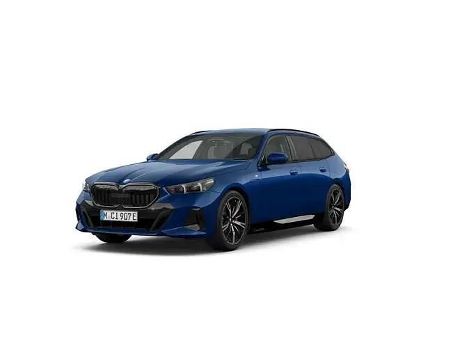 Blauw Nieuw 2025 BMW 530e M Sport Stationwagen | € 91.272 (Eerlijke prijs) - Afbeelding 1/3