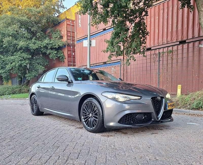 Grijs Gebruikt 2019 Alfa Romeo Giulia Veloce Sedan | € 27.500 (Super prijs) - Afbeelding 1/4