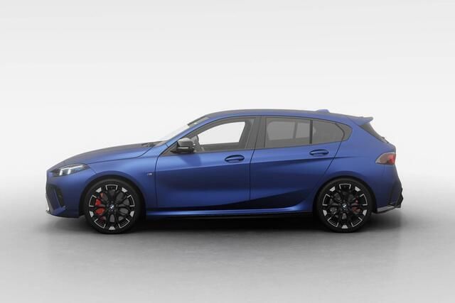 Occasion BMW M135 M Sport 300 PK (220 kW) 2024 Bmw individual frozen portimao blau metallic (blauw metallic) Hatchback