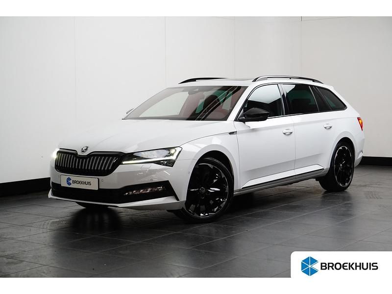 Wit Gebruikt 2022 Skoda Superb Business Line Stationwagen | € 28.295 (Eerlijke prijs) - Afbeelding 1/4