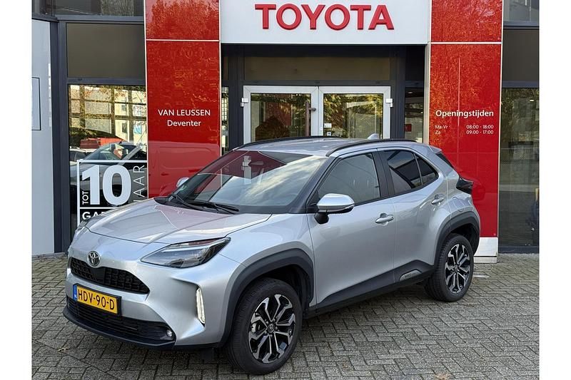 Grijs Occasion 2025 Toyota Yaris Cross Edition SUV | € 29.499 (Eerlijke prijs) - Afbeelding 1/1