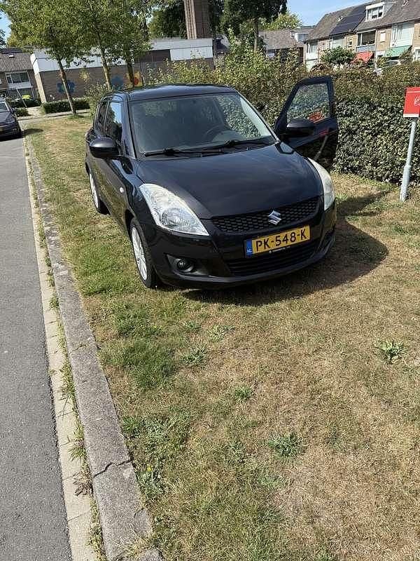 Zwart Gebruikt 2010 Suzuki Swift Hatchback | € 4.500 (Eerlijke prijs) - Afbeelding 1/4