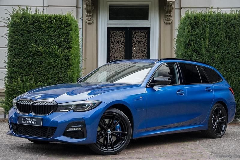 Blauw Gebruikt 2021 BMW 330e Executive Stationwagen | € 38.440 (Eerlijke prijs) - Afbeelding 1/4