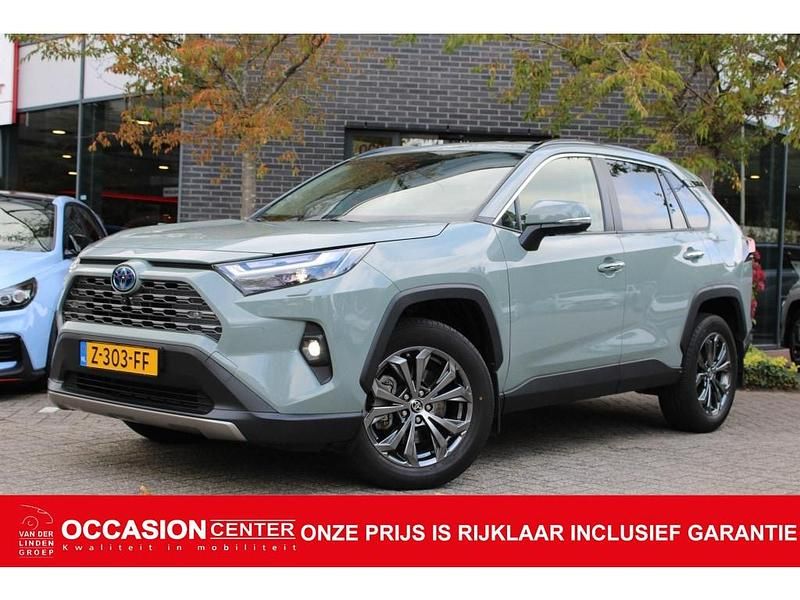 Groen Gebruikt 2023 Toyota RAV4 Executive SUV | € 42.450 (Eerlijke prijs) - Afbeelding 1/4
