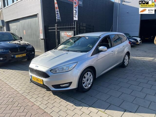 Grijs Gebruikt 2015 Ford Focus Stationwagen | € 5.999 (Goede deal) - Afbeelding 1/4