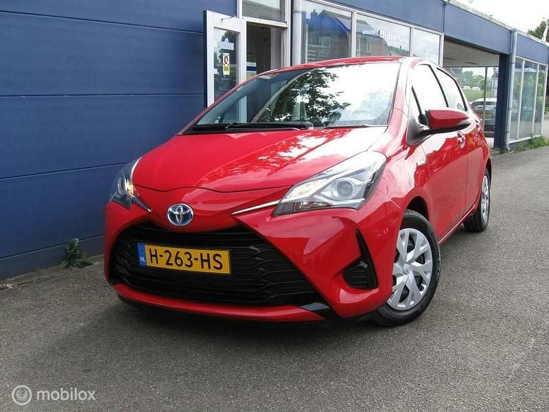 Occasion Toyota Yaris Hybrid Active 75 PK (55 kW) 2020 Rood Hatchback