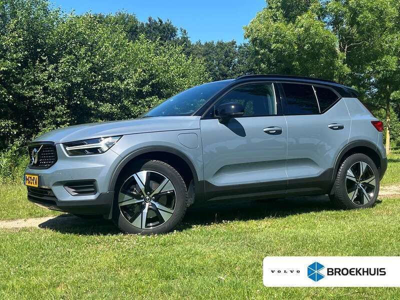 Grijs, metallic lak Gebruikt 2022 Volvo XC40 R-Design SUV | € 38.900 (Iets duurder) - Afbeelding 1/2