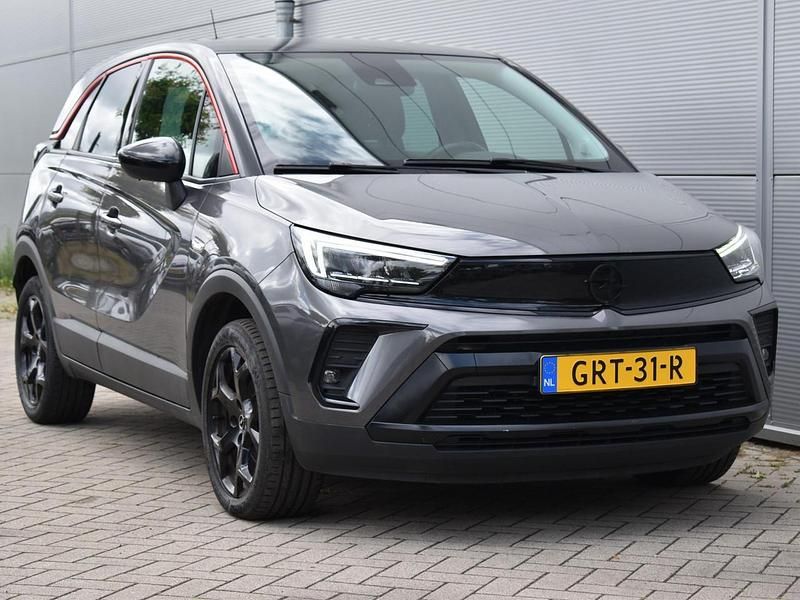Grijs, metallic lak Gebruikt 2022 Opel Crossland GS Line SUV | € 18.345 (Eerlijke prijs) - Afbeelding 1/1