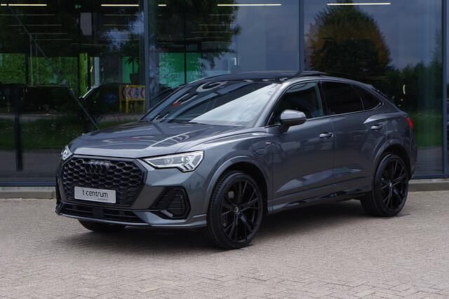 Grijs, metallic lak Gebruikt 2021 Audi Q3 Sportback S-Line SUV | € 41.450 (Eerlijke prijs) - Afbeelding 1/4