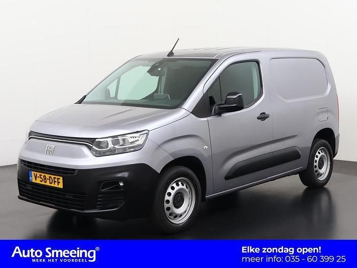 Grijs metallic Gebruikt 2024 Fiat Doblò MPV | € 18.895 (Iets duurder) - Afbeelding 1/4