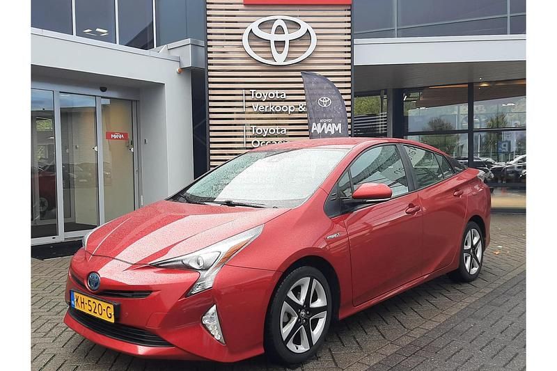 Rood Gebruikt 2016 Toyota Prius Business Edition Hatchback | € 14.999 - Afbeelding 1/1