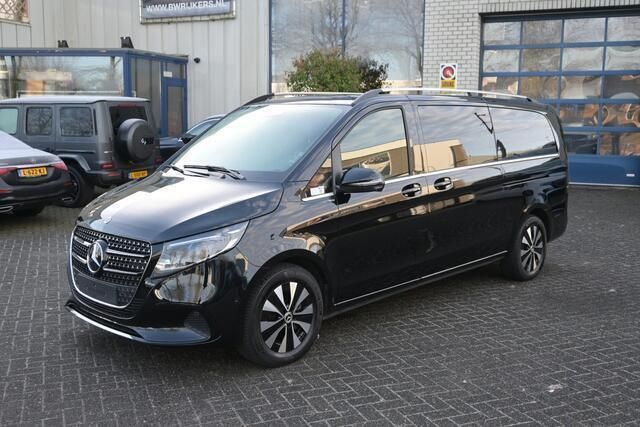 Zwart Gebruikt 2024 Mercedes V300 Avantgarde MPV | € 75.950 (Duur) - Afbeelding 1/4