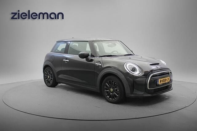 Zwart Gebruikt 2021 Mini Cooper Business Hatchback | € 16.345 (Goede deal) - Afbeelding 1/4