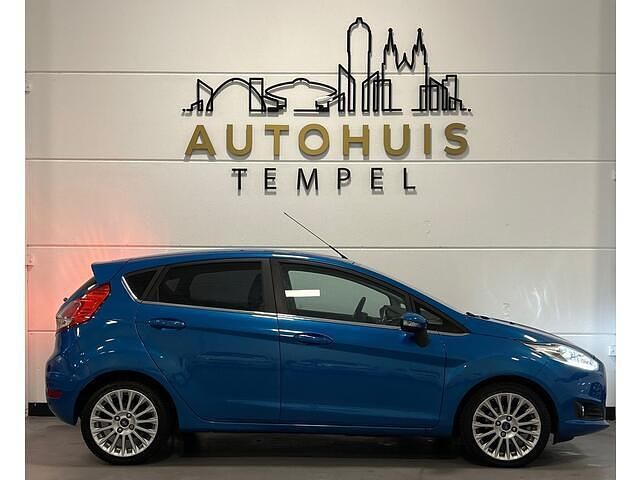 Occasion Ford Fiesta Titanium 101 PK (74 kW) 2013 Blauw Hatchback