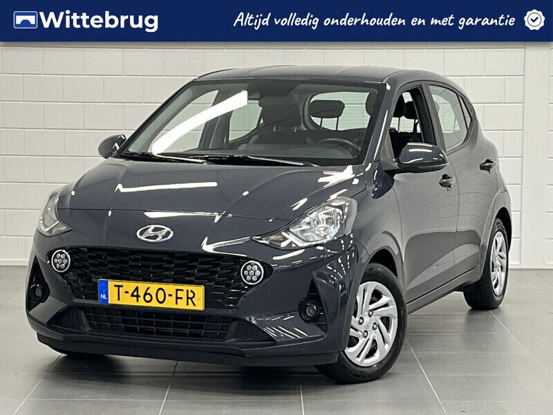 Grijs, metallic lak Gebruikt 2023 Hyundai i10 Comfort Hatchback | € 16.425 (Eerlijke prijs) - Afbeelding 1/3
